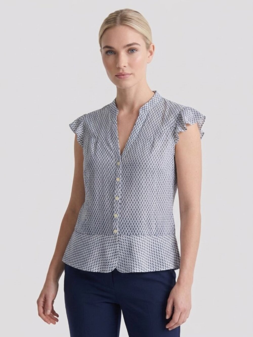 WORTHINGTON BUTTON-FRONT BLOUSE IN BLUE AND WHITE GEOMETRIC PRINT, SIZE 14